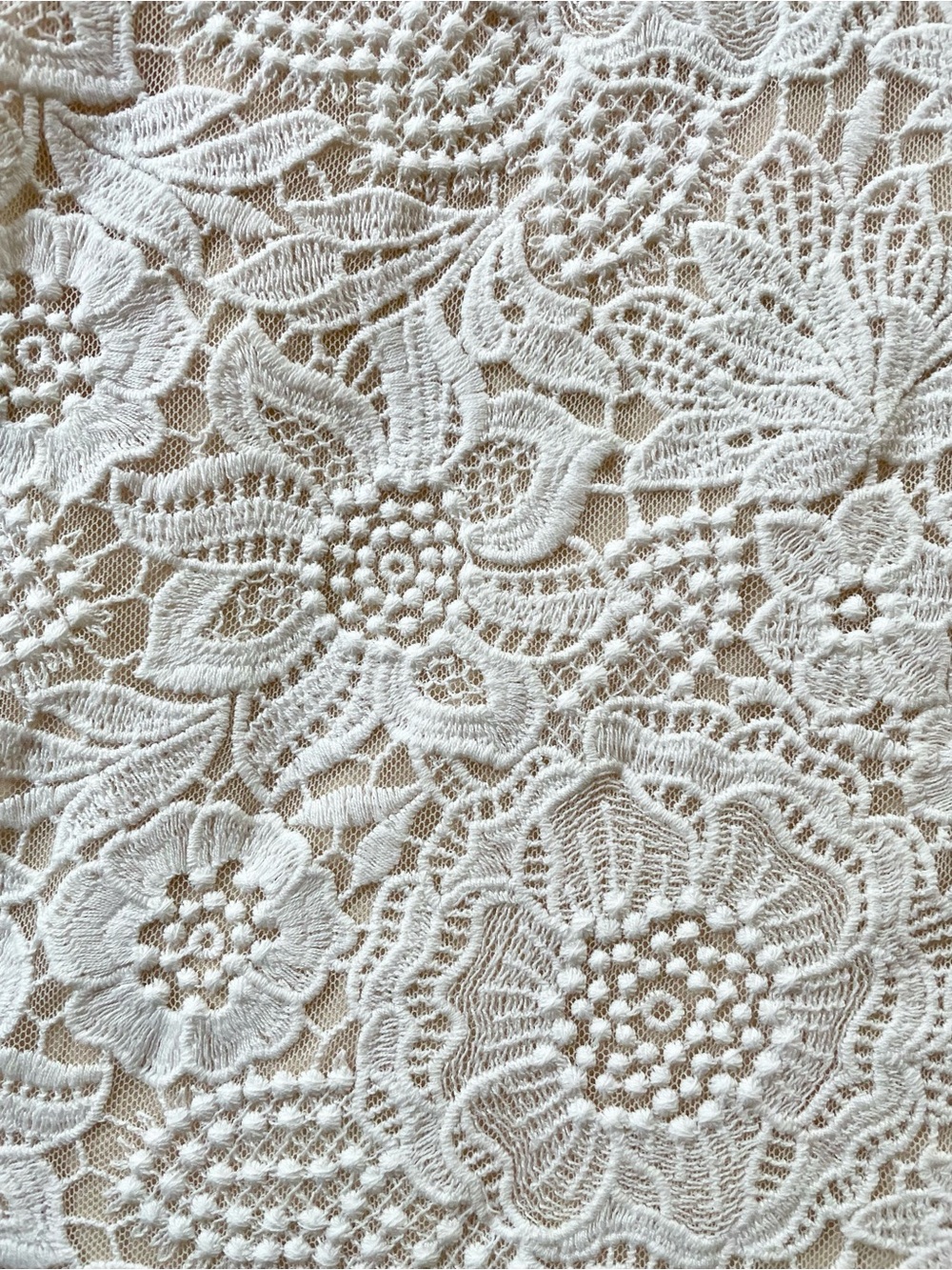Elegant White Short-Sleeve Crew Neck Lace Bridal Gown Size 4 Wedding Dress - Picture 16 of 16
